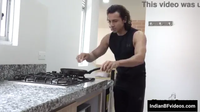 नाराज गर्लफ्रेंड को मनाने के लिए इंडियन बॉय ने जोरदार चोदाई की हिंदी बीएफ वीडियो