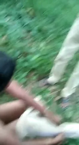 कचरेवाले से चुदते पकड़ी गई देसी भाभी चूत वीडियो — screenshot 4