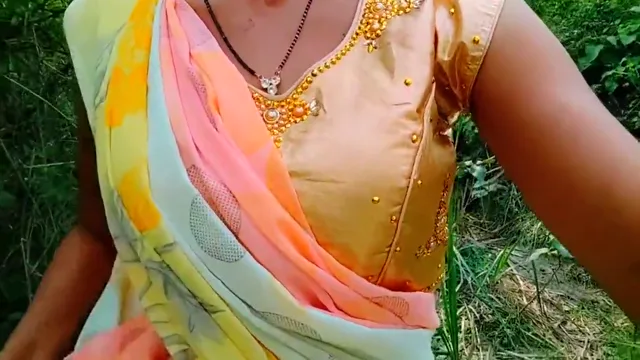 गांव की देसी भाभी के गुलाबी चुचों को चूसते हुए चोदा गांव की क्लिप्स — screenshot 10