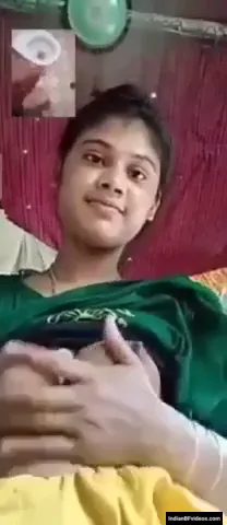 वीडियो कॉल पर क्यूट लड़की ने बूब्स दिखाते चूत में उंगली डाली हिंदी बीएफ — screenshot 1