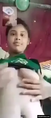 वीडियो कॉल पर क्यूट लड़की ने बूब्स दिखाते चूत में उंगली डाली हिंदी बीएफ — screenshot 4