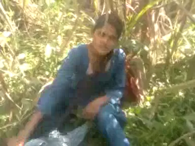 कोमल देहाती लड़की गन्ने के खेत में जोरदार चुदाई खाती हुई गांव की क्लिप — screenshot 1