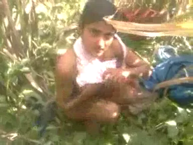 कोमल देहाती लड़की गन्ने के खेत में जोरदार चुदाई खाती हुई गांव की क्लिप — screenshot 5