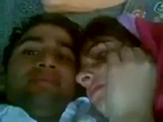 पाकिस्तानी हिजाबी लड़की ने प्रेमी के साथ रोमांस करते हुए देसी सेक्स किया — screenshot 3