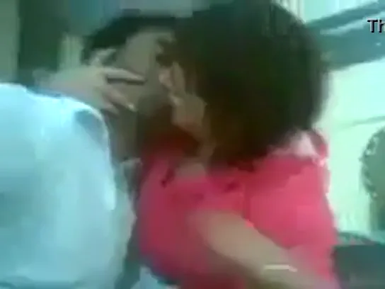 पाकिस्तानी हिजाबी लड़की ने प्रेमी के साथ रोमांस करते हुए देसी सेक्स किया — screenshot 4