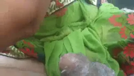 ब्लाउज वाली सास ने जमाई की झांट शेव करके लंड चूसा देसी आंटी सेक्स — screenshot 6