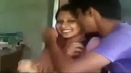 कॉलेज स्टुडंट्स की क्लासरूम में मस्त चुदाई देसी बीएफ — screenshot 4