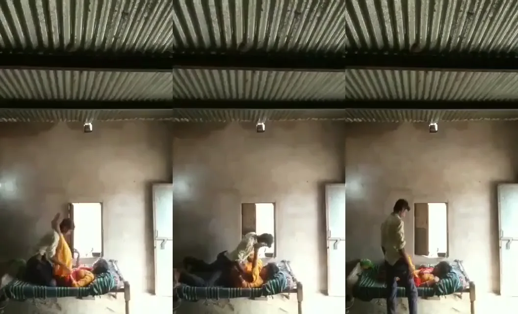 भोजपुरी देहाती भाभी पड़ोसी के साथ खटिया पर जोरदार चोदा चोदी देसी सेक्स हिंदी बीएफ एमएमएस