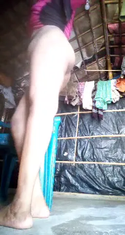 गरीब घर की खूबसूरत लड़की ने छिपकर अपनी चूत दिखाई गांव देसी चूत चुदाई वीडियो — screenshot 9