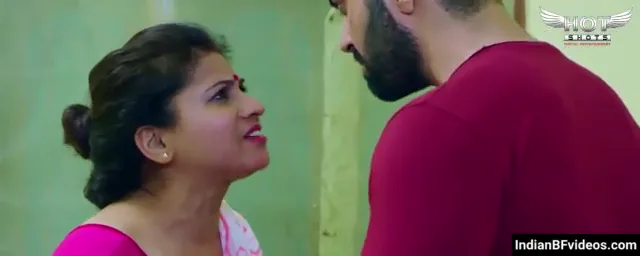 लंड खड़ा कराने के लिए गैर मर्दों से अपनी बीवी चुदवाता ककोल्ड पति वीडियो — screenshot 10