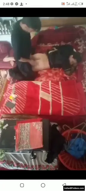 पत्नी को उल्टा लिटाकर गांड चोदा गोरी चूत और गांड की देसी चुदाई — screenshot 1