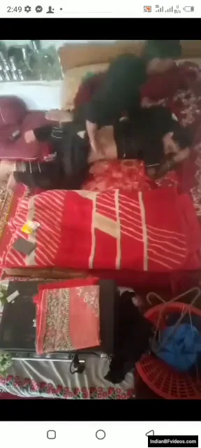 पत्नी को उल्टा लिटाकर गांड चोदा गोरी चूत और गांड की देसी चुदाई — screenshot 2