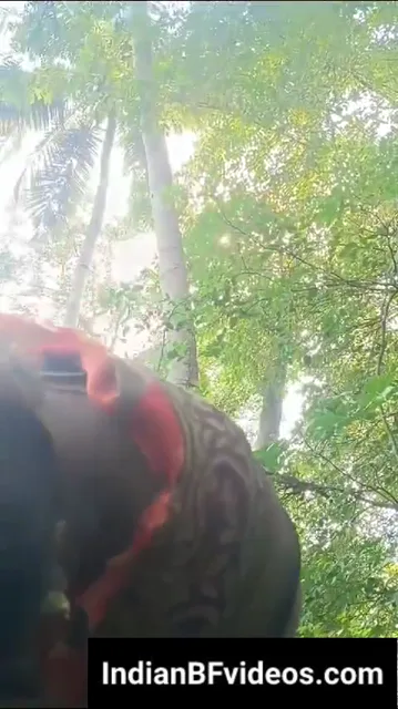 खेतों में गांव की बड़े स्तन वाली भाभी पड़ोसी किसान से देहाती चुदाई की — screenshot 4