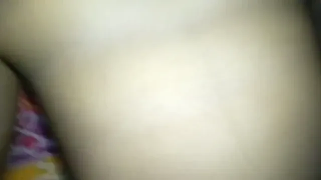 कारीगर की बीवी को जोरदार चोद के बूब्स पर माल छोड़ दिया देसी भाभी चुदाई वीडियो — screenshot 3