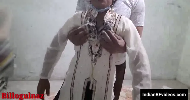 देसी कामवाली भाभी ने मालिक के मोटे लंड को मुंह में लेकर जोरदार चूसा पूरा हिंदी बीएफ वीडियो — screenshot 2