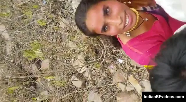 जंगल में आशिक के साथ चुदाते हुए पकड़ी गई गांव की भाभी देसी चुदाई वीडियो — screenshot 4