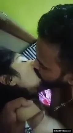 बड़े भाई ने वर्जिन कजिन सिस्टर की झाटों वाली बुर चोदी देसी सेक्स वीडियो — screenshot 1