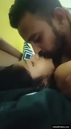 बड़े भाई ने वर्जिन कजिन सिस्टर की झाटों वाली बुर चोदी देसी सेक्स वीडियो — screenshot 2