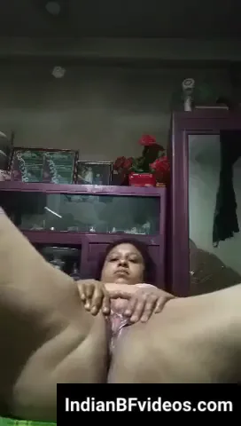 लंड की प्यासी भाभी अपनी चूत में उंगली डालकर मास्टरबेशन करती बीएफ वीडियो — screenshot 2