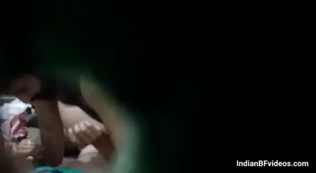 दीवार के छेद से लवर्स की जोरदार चुदाई चुपके से फिल्माई MMS वीडियो — screenshot 9