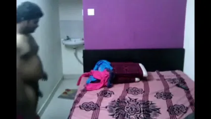 देसी रंडी को सस्ते होटल में काले लंड चूसकर चोदा गया सेक्स वीडियो — screenshot 4