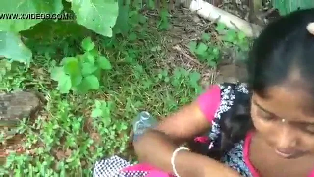आँखों में आँखें डालकर लंड चूसती लड़की की देसी चुदाई हिंदी बीएफ ब्लू फिल्म वीडियो — screenshot 3