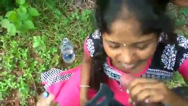 आँखों में आँखें डालकर लंड चूसती लड़की की देसी चुदाई हिंदी बीएफ ब्लू फिल्म वीडियो — screenshot 4