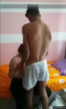 देसी भाभी ने रोमांस करके लंड चूसा और मस्त चूत चुदाई की हिंदी बीएफ वीडियो — screenshot 2