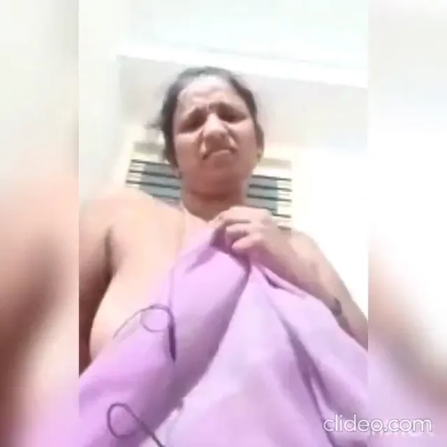 वीडियो कॉल पर वनिता आंटी ने ब्लाउज खोलकर बड़े स्तन दिखाए देसी आंटी एमएमएस — screenshot 5