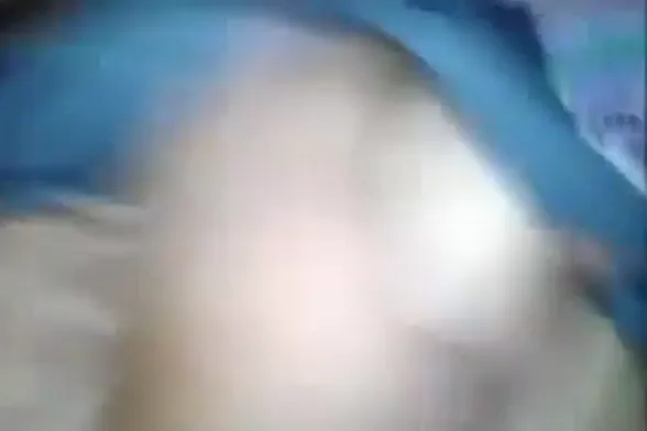 डॉटेड कंडोम पहनकर गर्लफ्रेंड की चूत चोदी देसी सेक्स MMS वीडियो — screenshot 4