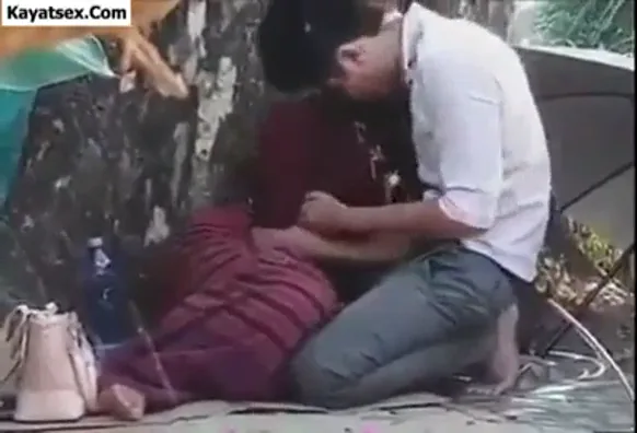 नेपाली लड़की को दिल्ली गार्डन में बॉयफ्रेंड ने जोरदार चोदा देसी चुदाई MMS — screenshot 3
