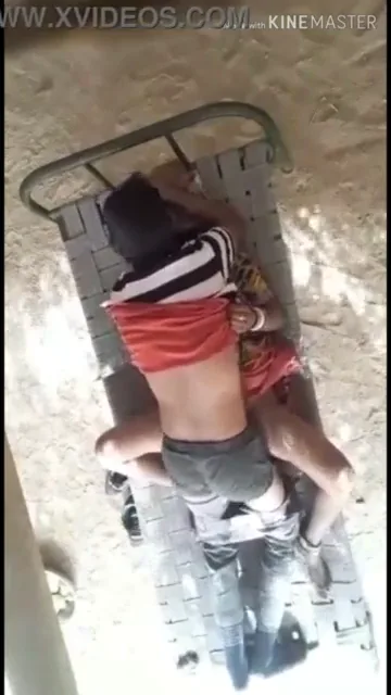गाँव की छोरी खटिया पर लेटकर चूत चुदवाई देहाती चुदाई एमएमएस वीडियो — screenshot 5