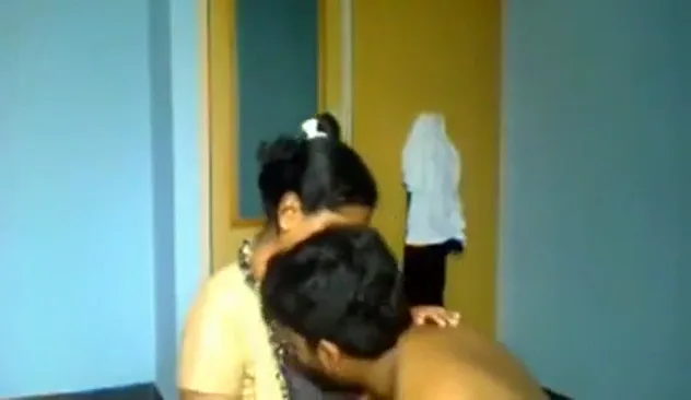 देसी लवर्स की उत्तेजक चूत चुदाई वाली कामक्रीड़ा वीडियो — screenshot 1