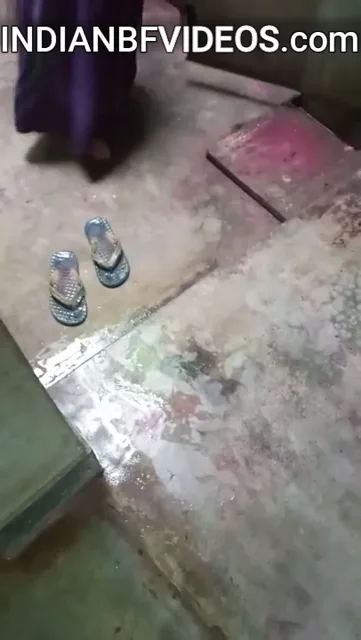 होली के दिन जेठ के लंड को रंगीन करके चूसा भाभी हिंदी बीएफ वीडियो — screenshot 2