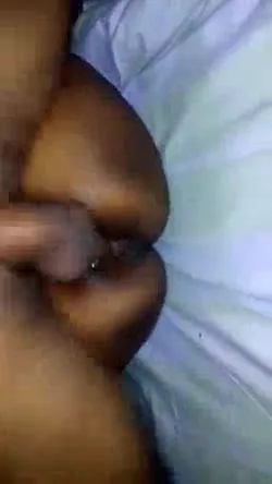 कंडोम लगाकर आदमी ने दोस्त की बीवी की चूत चोदी देसी बीएफ वीडियो — screenshot 4