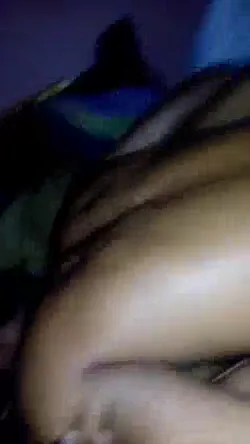 कंडोम लगाकर आदमी ने दोस्त की बीवी की चूत चोदी देसी बीएफ वीडियो — screenshot 5