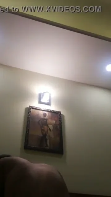 हनीमून में बीवी बैठी पति के लौड़े पे! वीडियो — screenshot 4