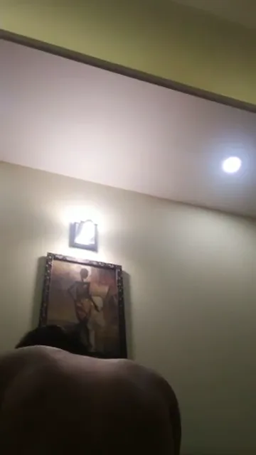 हनीमून में बीवी बैठी पति के लौड़े पे! वीडियो — screenshot 5