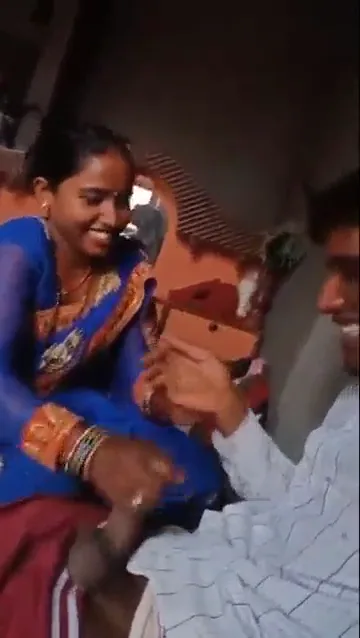 हॉट विलेज भाभी ने मस्ती से काला देसी लंड चूसा देसी बीएफ वीडियो — screenshot 1