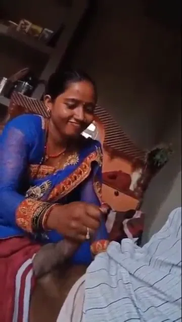 हॉट विलेज भाभी ने मस्ती से काला देसी लंड चूसा देसी बीएफ वीडियो — screenshot 2
