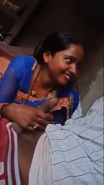 हॉट विलेज भाभी ने मस्ती से काला देसी लंड चूसा देसी बीएफ वीडियो — screenshot 4