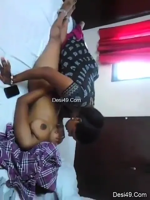 बेंगलुरु होटल में कन्नडा लड़कियों की मजेदार लैसबियन मस्ती! वीडियो — screenshot 1