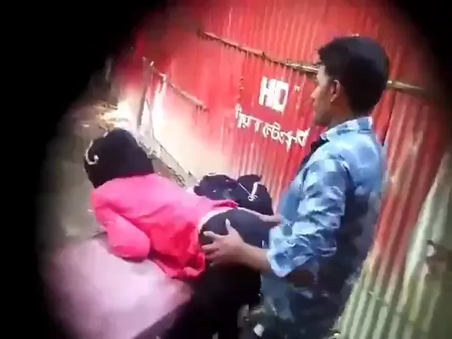 पब्लिक जगह पर चुपके से कॉलेज लवर्स की देसी चुदाई चोदाई MMS ब्लू फिल्म — screenshot 4