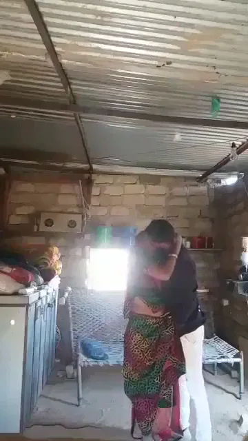 घर बुलाकर प्रेमी से जोरदार चुदाई करती शादीशुदा भाभी की देसी सेक्स हिंदी बीएफ एमएमएस — screenshot 4