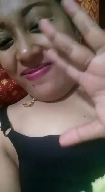 नेपाली औरत ने बड़े चुचे और गीली चूत दिखाए देसी सेक्स वीडियो — screenshot 4