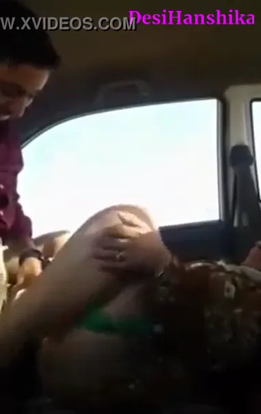 मौसी को कार में लंड चुसवाकर चूत चोदा देसी सेक्स वीडियो — screenshot 7