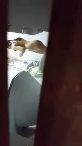 दोस्त की बहन को नंगी नहाते हुए देखकर लंड खड़ा हो गया देसी बीएफ वीडियो — screenshot 2