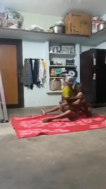 विमल गुटखा के लिए चुदवाती बिग बूब्स दादी का देसी सेक्स वीडियो — screenshot 6