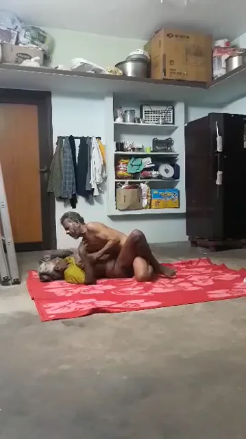 विमल गुटखा के लिए चुदवाती बिग बूब्स दादी का देसी सेक्स वीडियो — screenshot 8