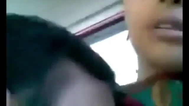 बिग बूब्स वाली चाची को कार में बिठाकर देसी लंड से चूत चुदाई की हॉट क्लिप — screenshot 1